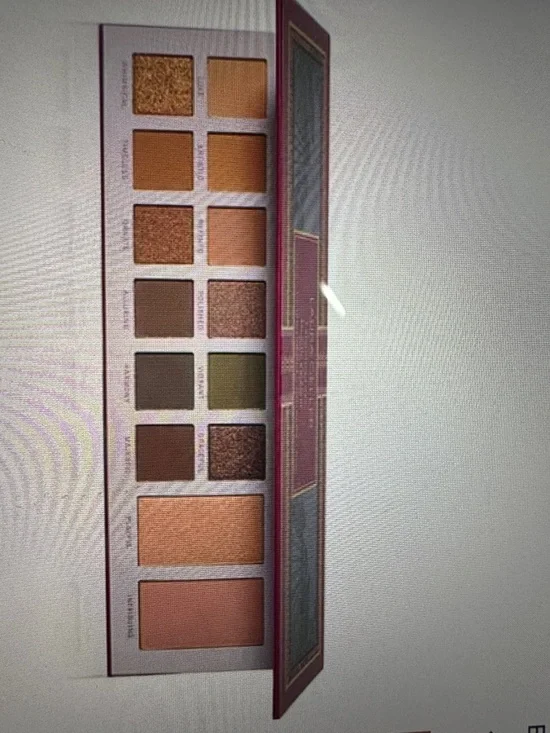 Laura Geller’s Essentials - Eclectic & Elegant - Picture 2 of 2